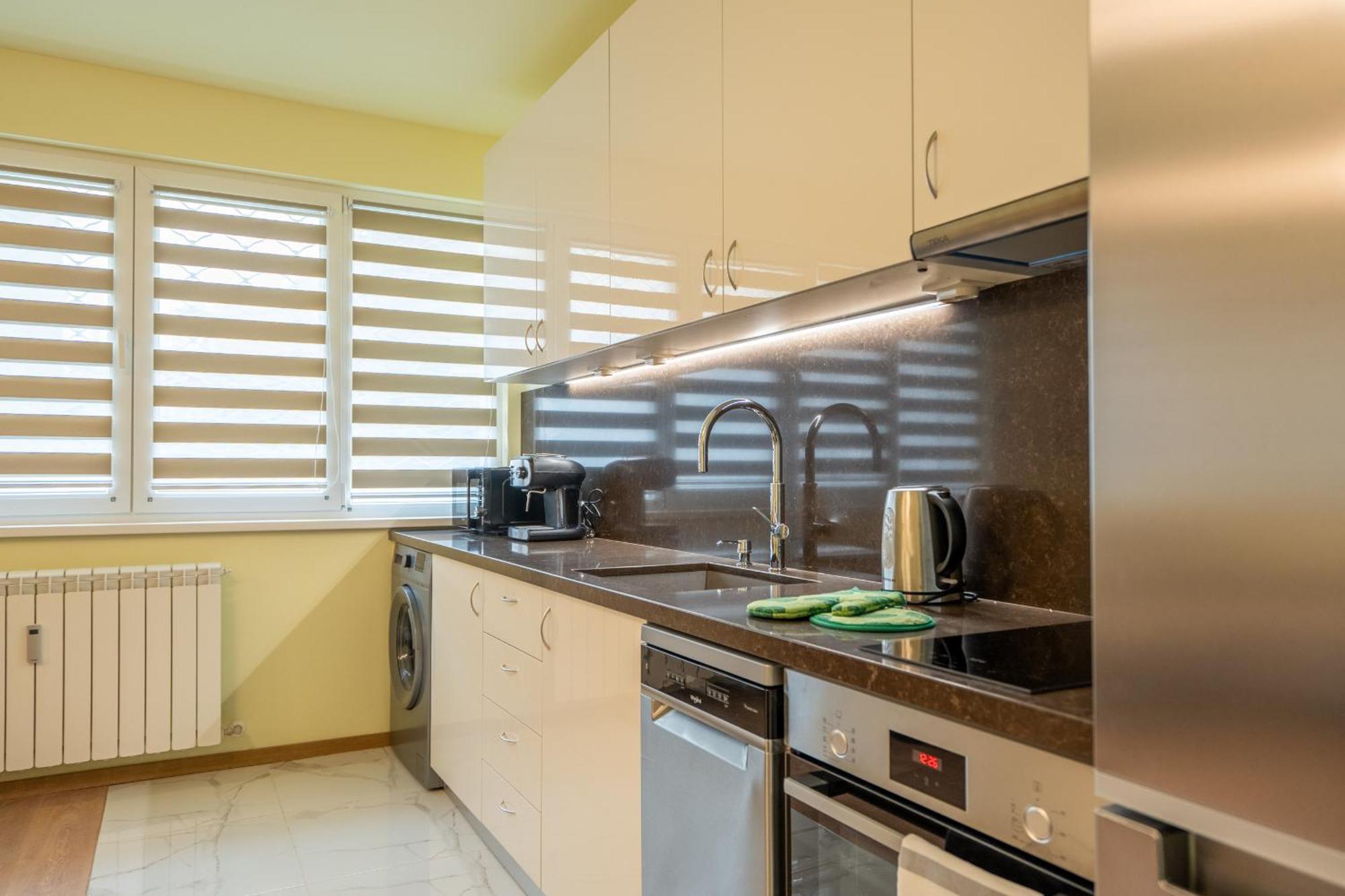 Top Location Central New & Spacious 3 Bdr Apt Medical Academy Софія Екстер'єр фото