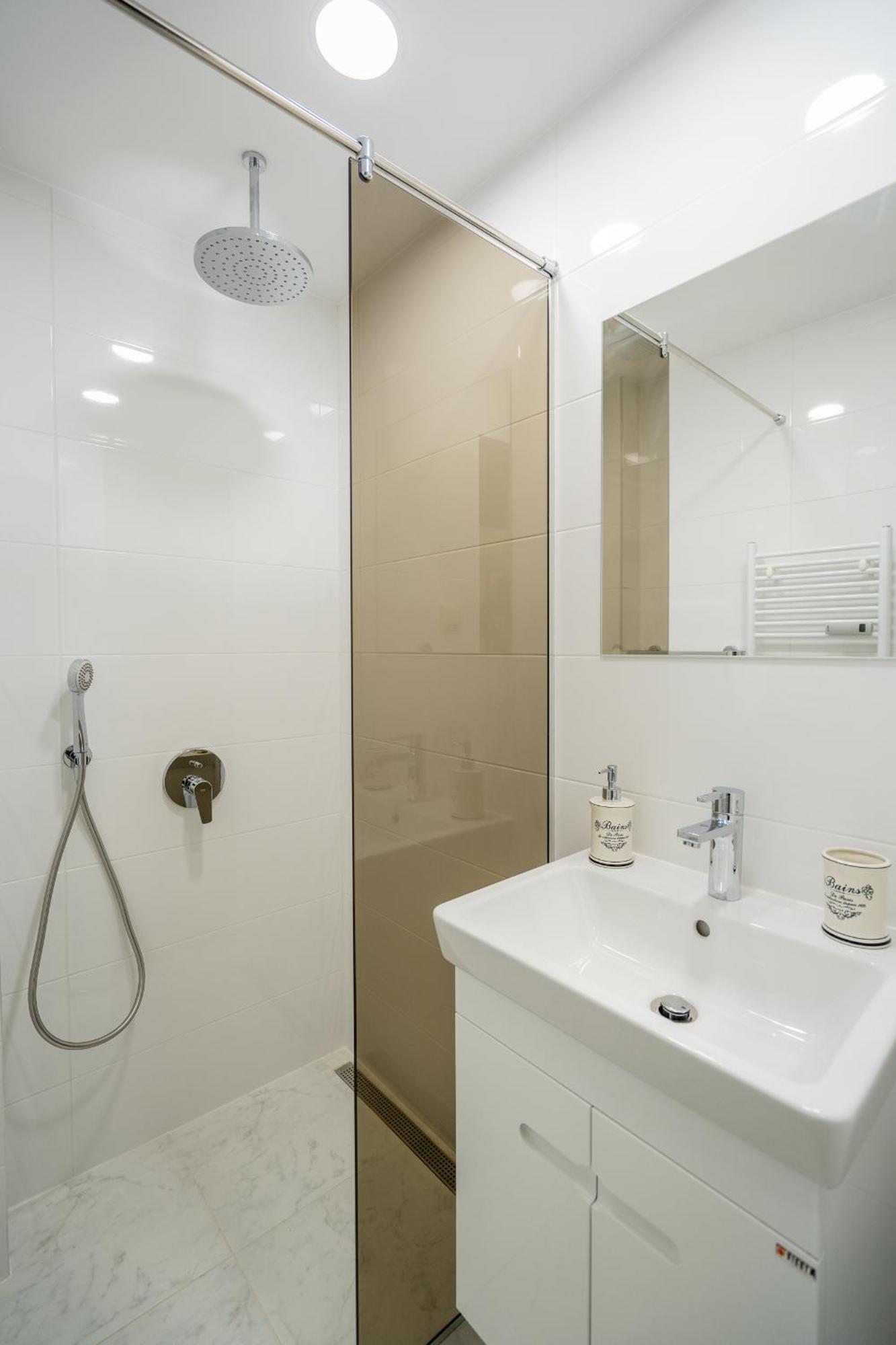 Top Location Central New & Spacious 3 Bdr Apt Medical Academy Софія Екстер'єр фото