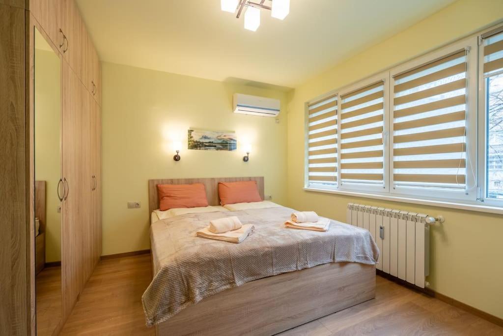 Top Location Central New & Spacious 3 Bdr Apt Medical Academy Софія Екстер'єр фото
