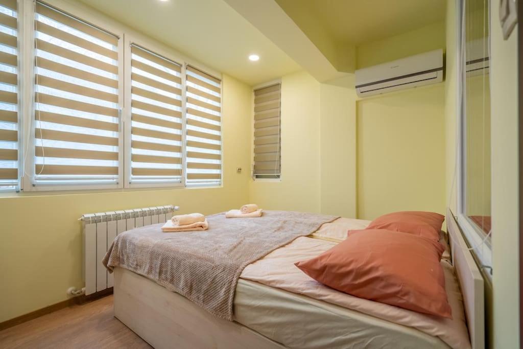 Top Location Central New & Spacious 3 Bdr Apt Medical Academy Софія Екстер'єр фото