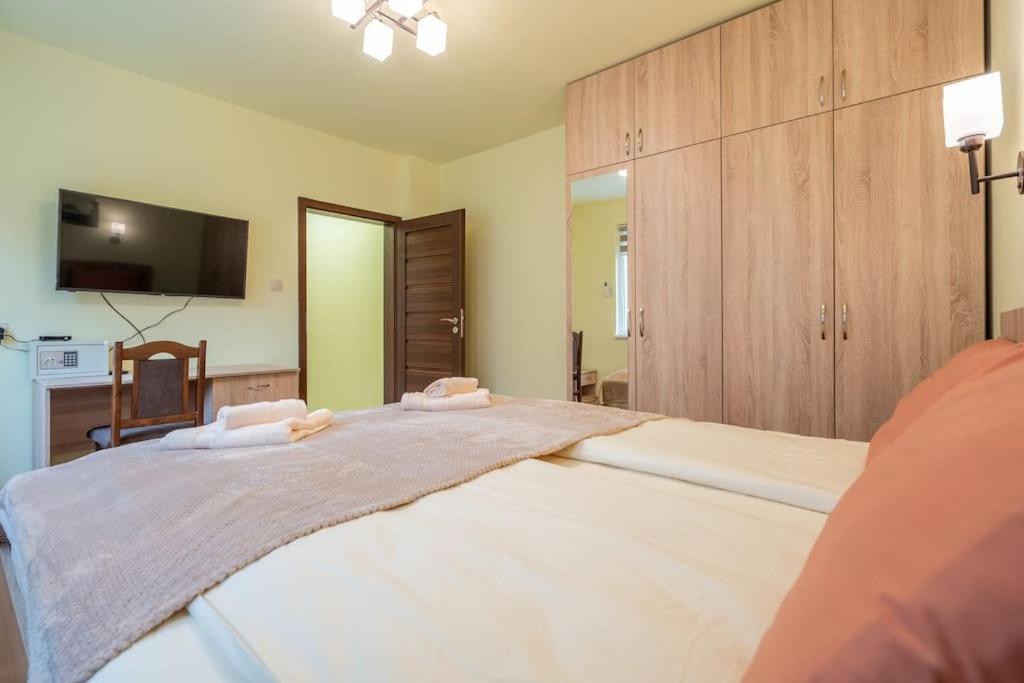 Top Location Central New & Spacious 3 Bdr Apt Medical Academy Софія Екстер'єр фото